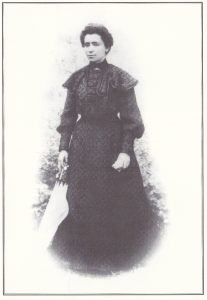 Retrato de Faustina Álvarez García en su etapa como maestra en Miranda de Avilés.