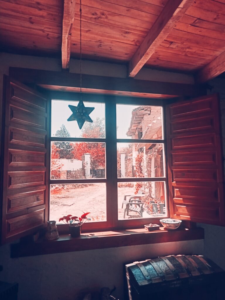 Ventana en casa de campo
